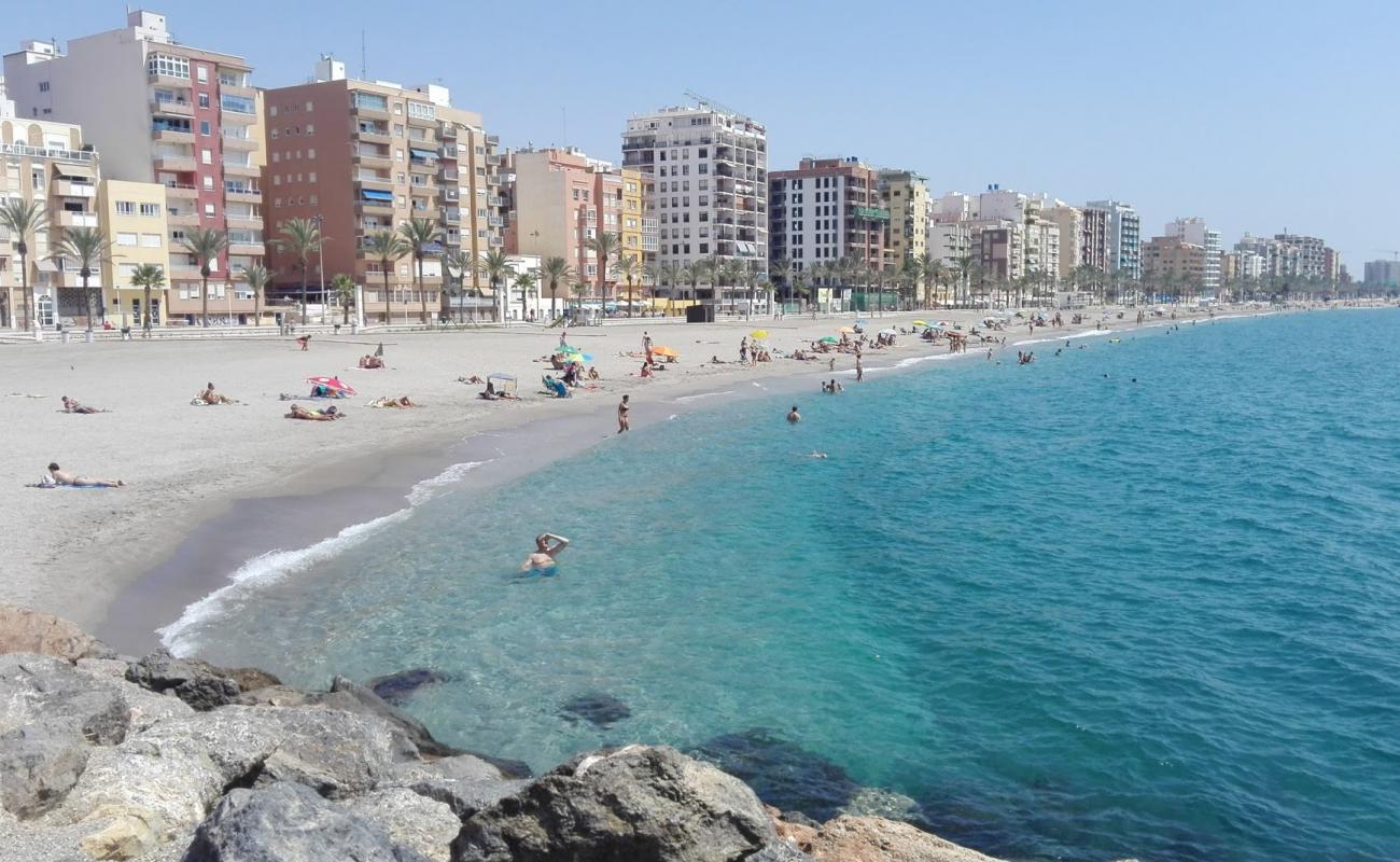 Foto af Playa del Zapillo med lys skaldesand overflade