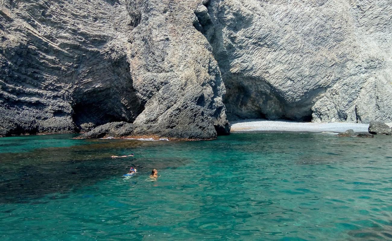 Foto af Cala Puente med grå fin sten overflade