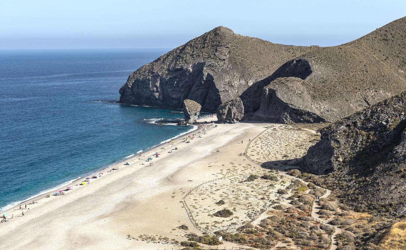 Foto af Playa de los Muertos med lys skaldesand overflade