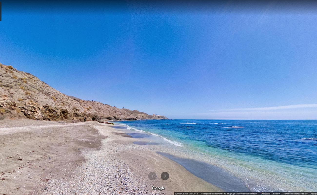 Foto af Playa de la Invencible med blåt rent vand overflade