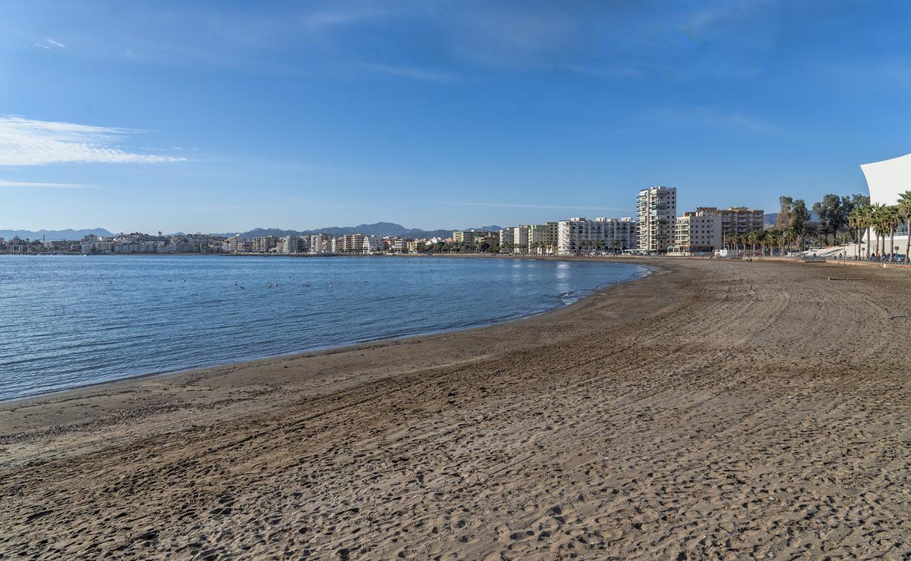 Foto af Playa de las Delicias med sort sand og småsten overflade