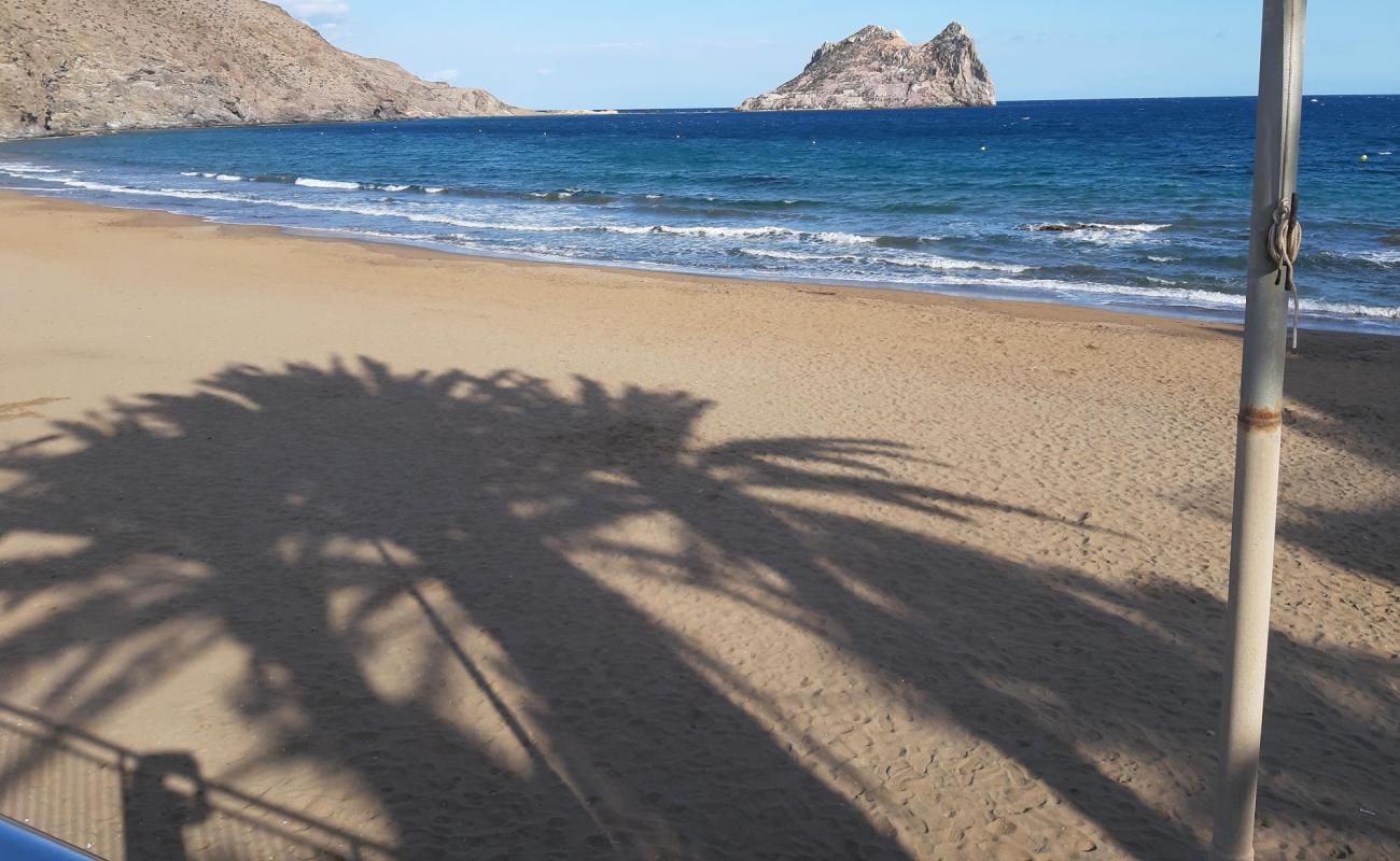 Foto af Playa El Hornillo med brunt sand overflade