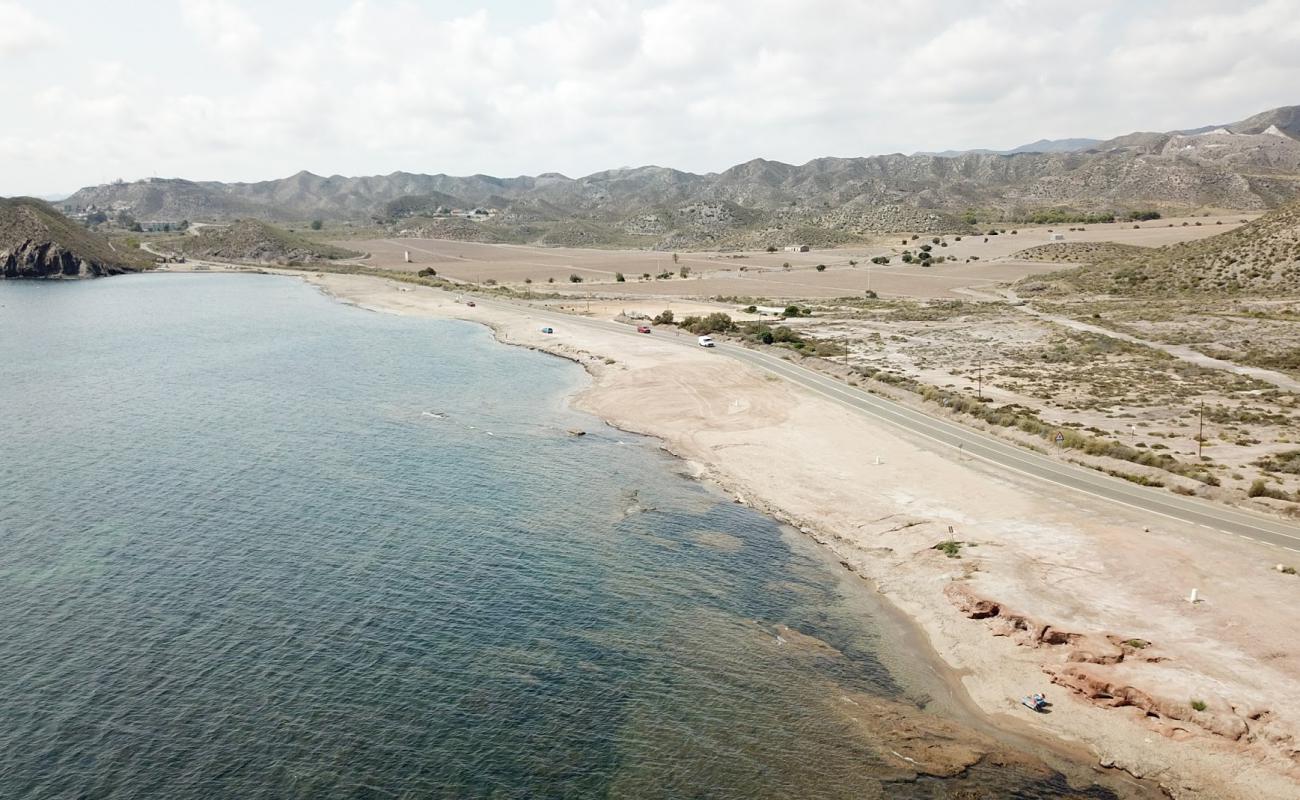 Foto af Playa de la Cola med gråt skallesand overflade