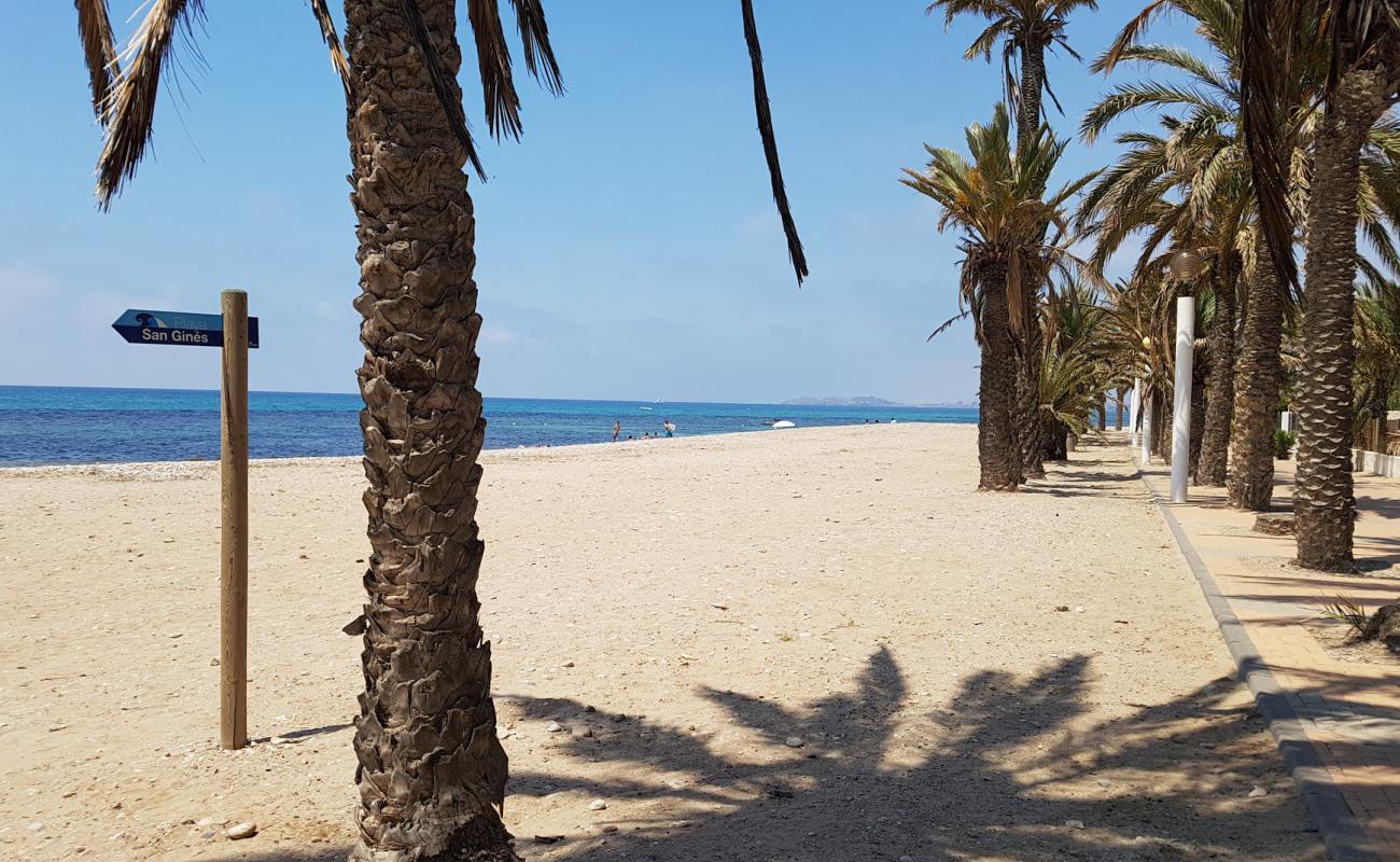 Foto af Playa de San Gines med gråt sand og sten overflade