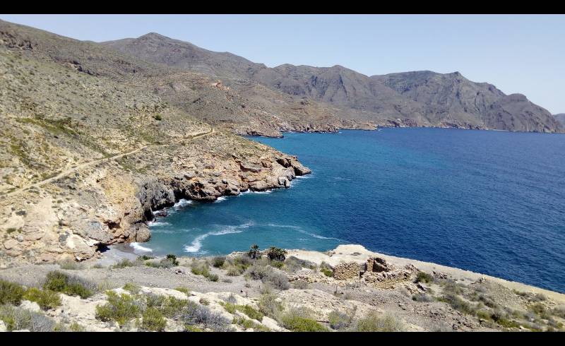 Foto af Cala Salitrona Beach med grå sten overflade