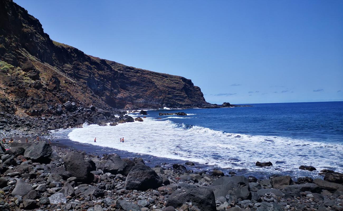 Foto af Playa de Callejoncito II med hvidt sand og klipper overflade