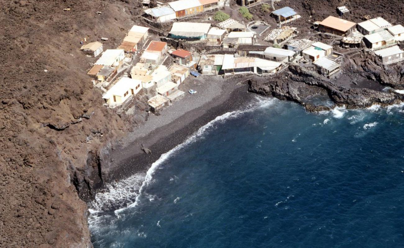 Foto af Playa del Rio med grå sten overflade