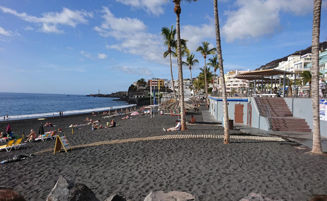 Foto af Puerto Naos beach med sort sand overflade