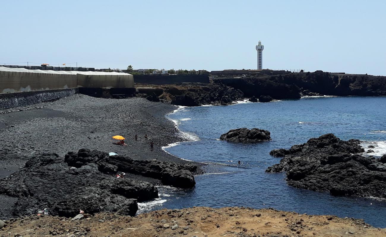 Foto af Playa Escondida med hvidt sand og klipper overflade