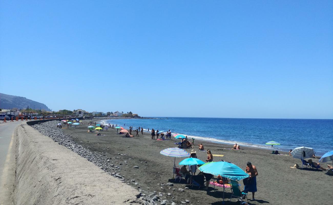 Foto af Playa Valle Gran Rey med grå sand overflade