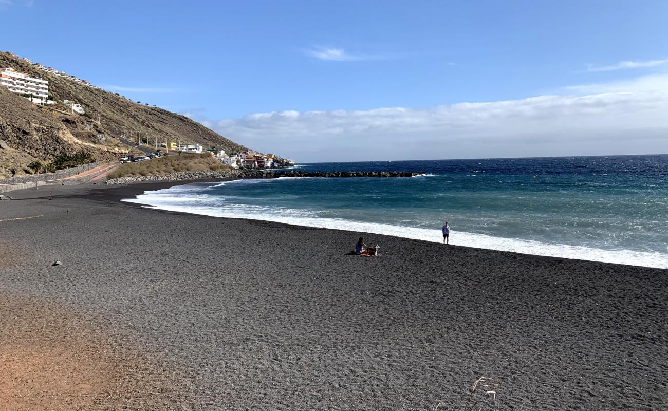 Foto af Playa de la Nea med grå sand overflade