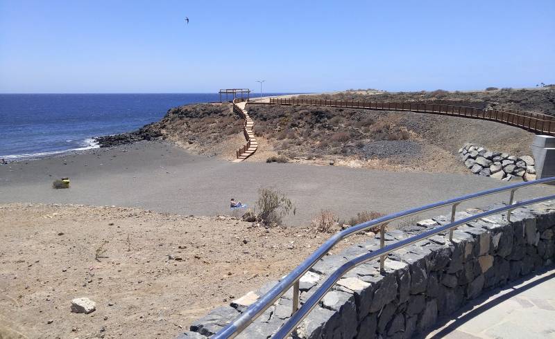 Foto af Playa Los Abrigos med brunt sand overflade