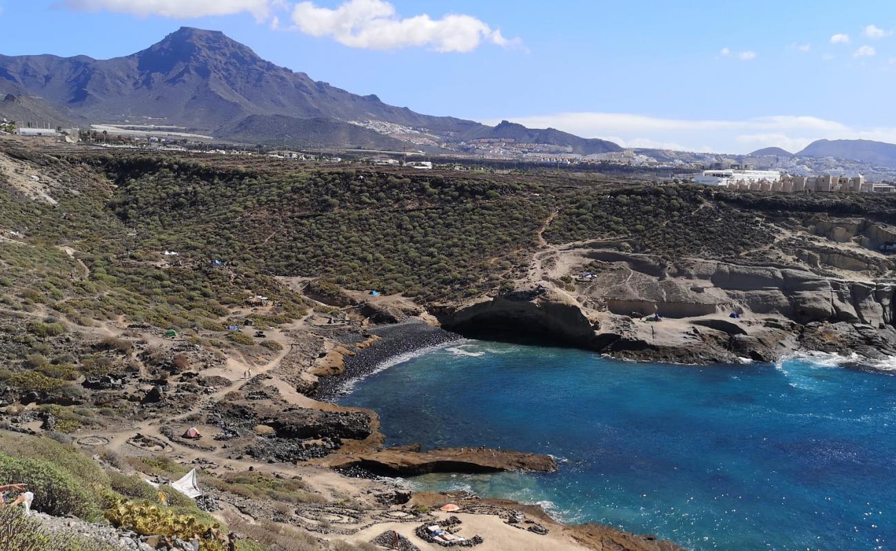 Foto af Playa de los Morteros med gråt sand og småsten overflade