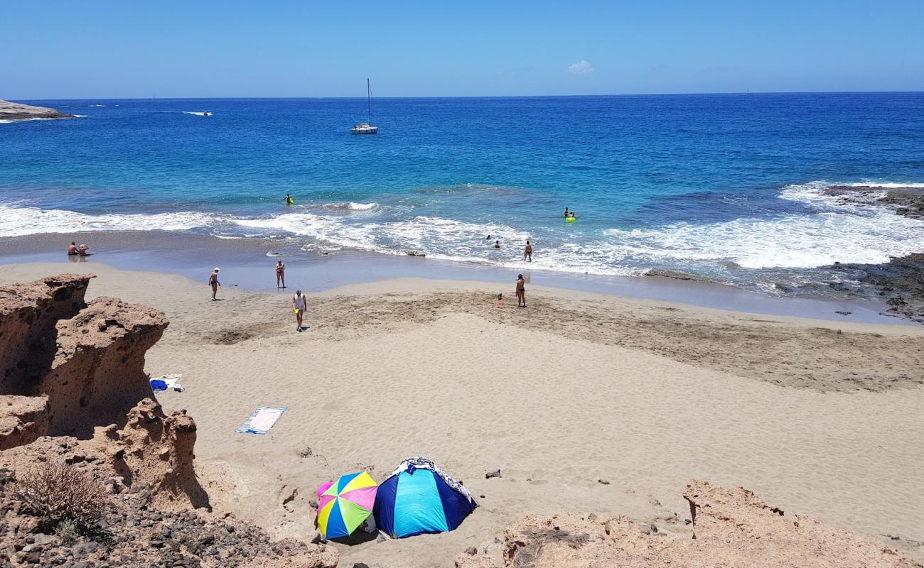 Foto af La Caleta de Adeje med lys fint sand overflade