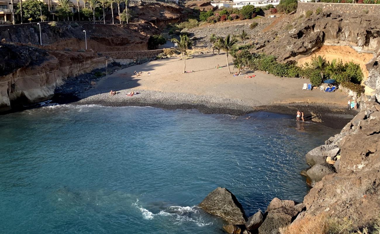 Foto af Playa Las Galgas med let sand og småsten overflade