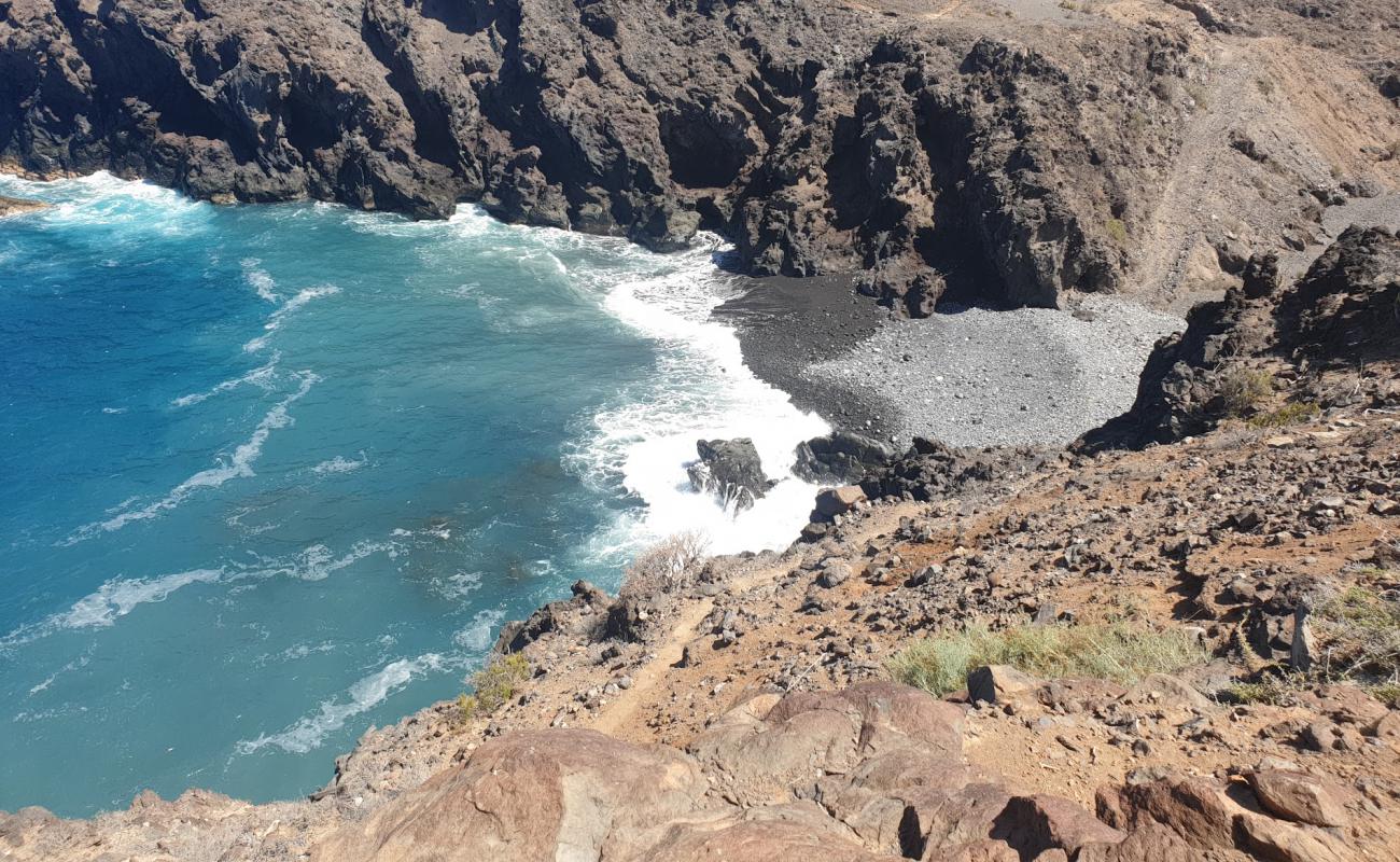 Foto af Playa de Ricasa med gråt sand og småsten overflade