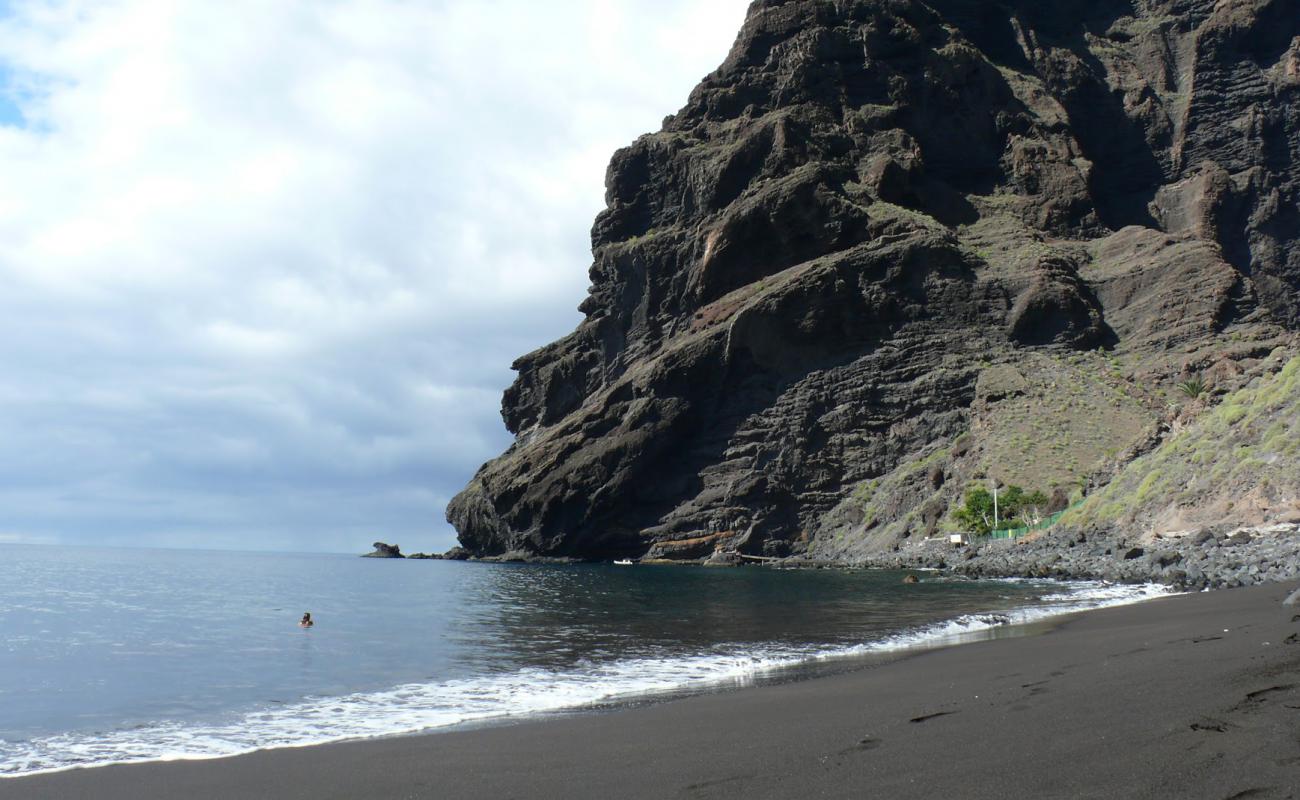 Foto af Playa de Masca med grå sand overflade