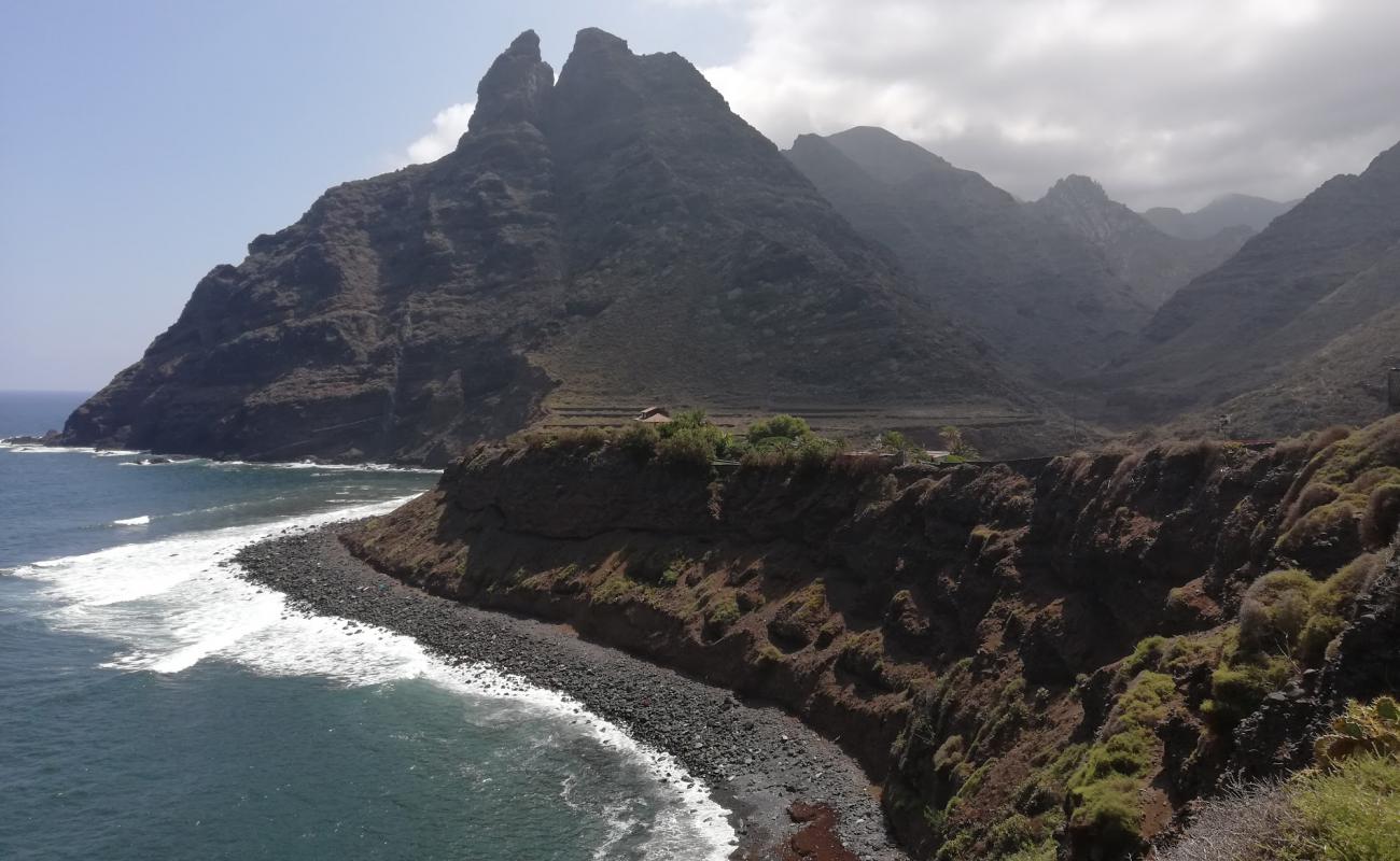 Foto af Playa de los Troches med grå sten overflade