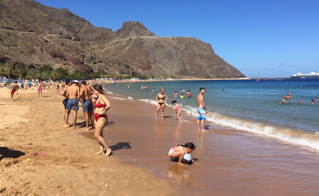 Foto af Stranden De Las Teresitas med lys fint sand overflade