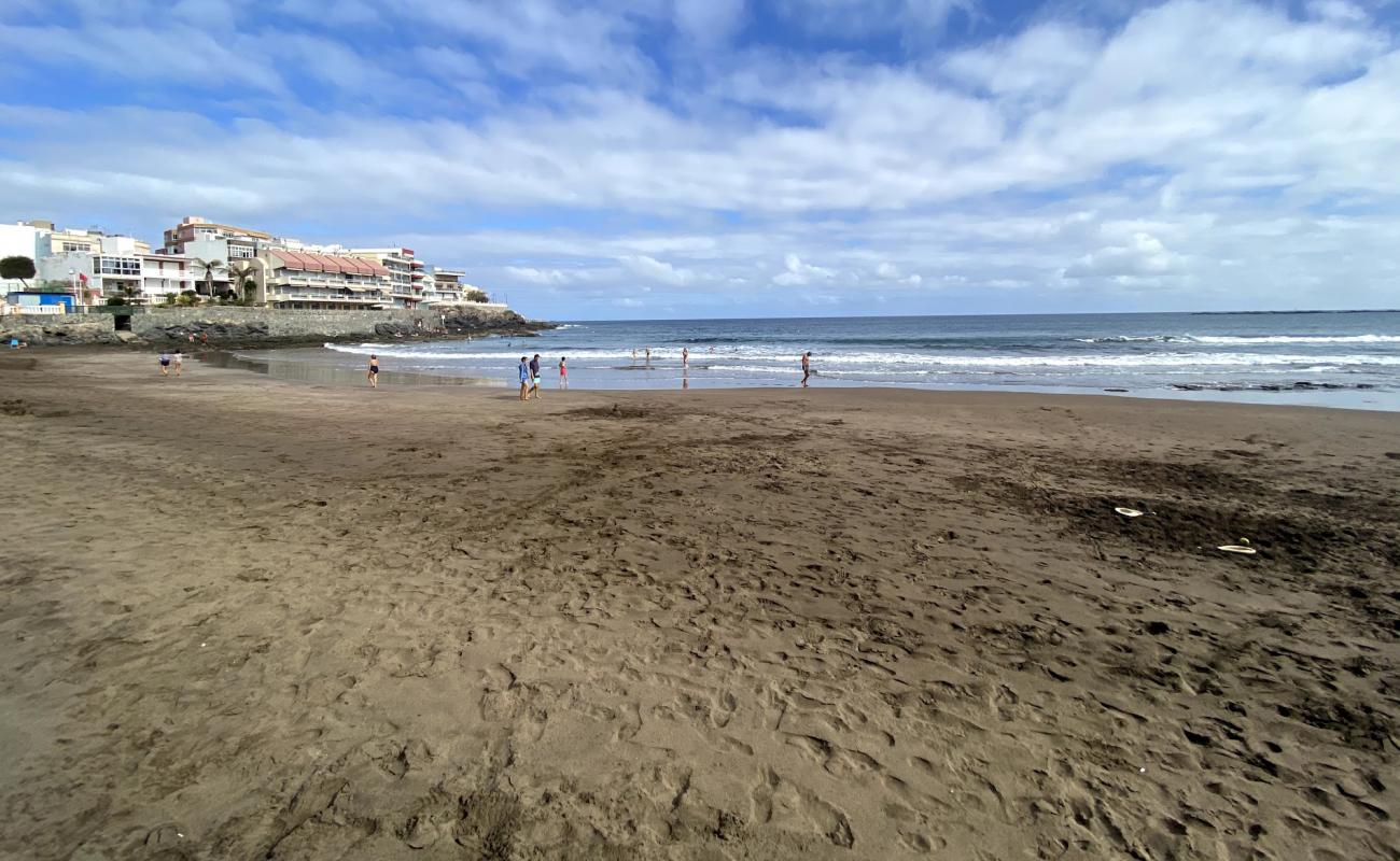 Foto af Playa de Salinetas med brunt sand overflade