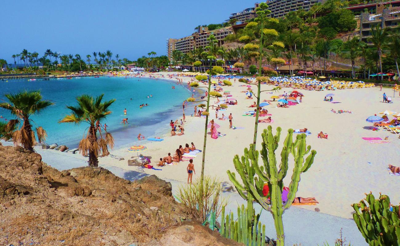 Foto af Anfi del Mar Strand med hvidt fint sand overflade