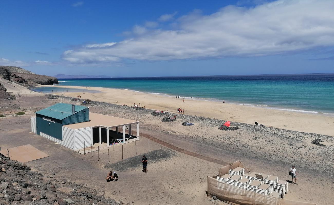 Foto af Playa Del Mal Nombre med lys fint sand overflade