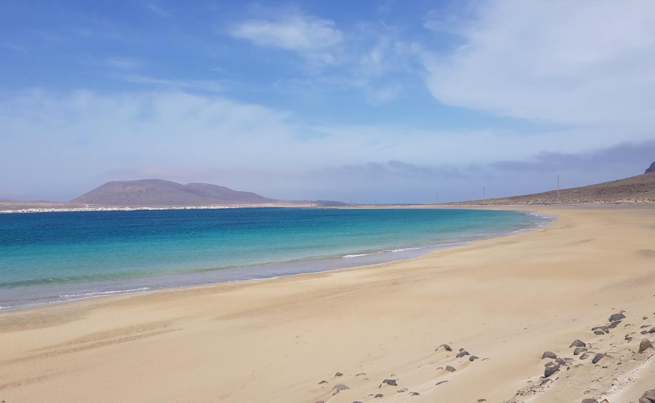 Foto af Playa del Risco med lys fint sand overflade