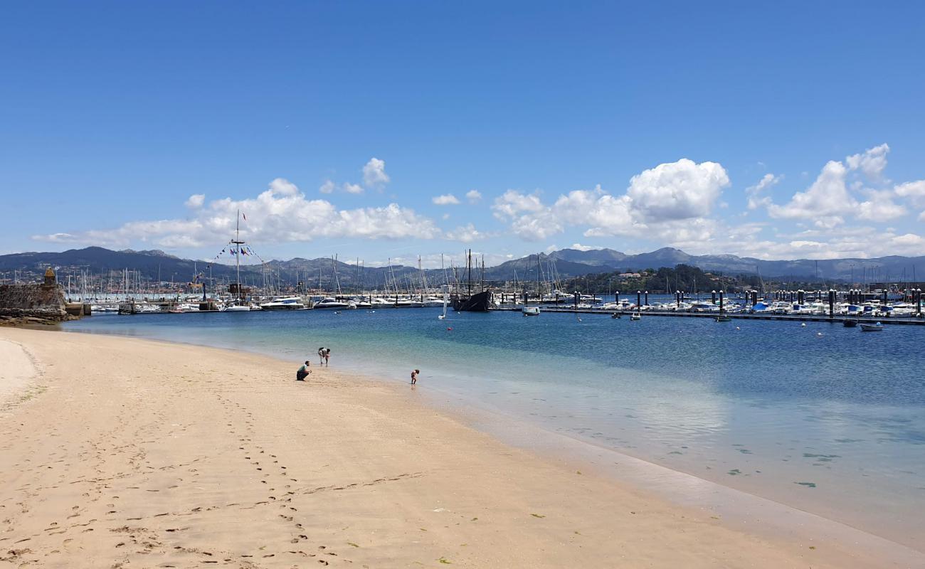 Foto af Praia da Ribeira med lys fint sand overflade