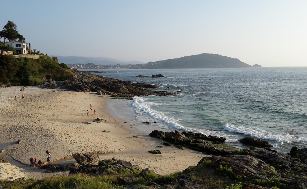 Foto af Praia dos Muinos med hvidt sand overflade