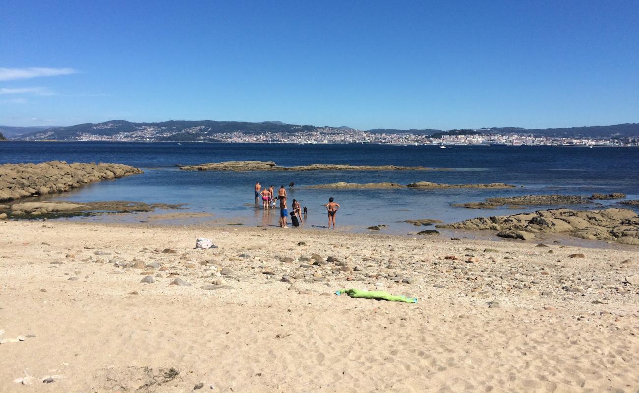 Foto af Praia da Cunchina med lys skaldesand overflade