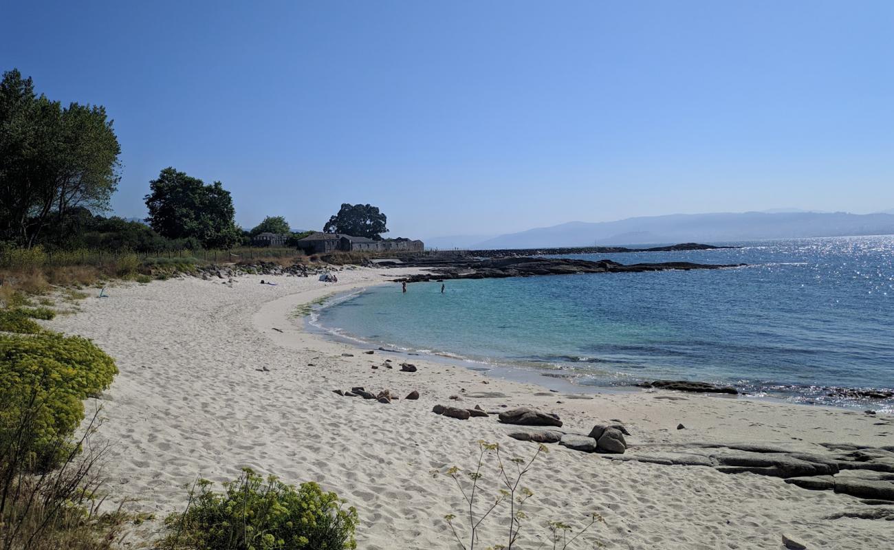 Foto af Praia do Medio med hvidt sand overflade