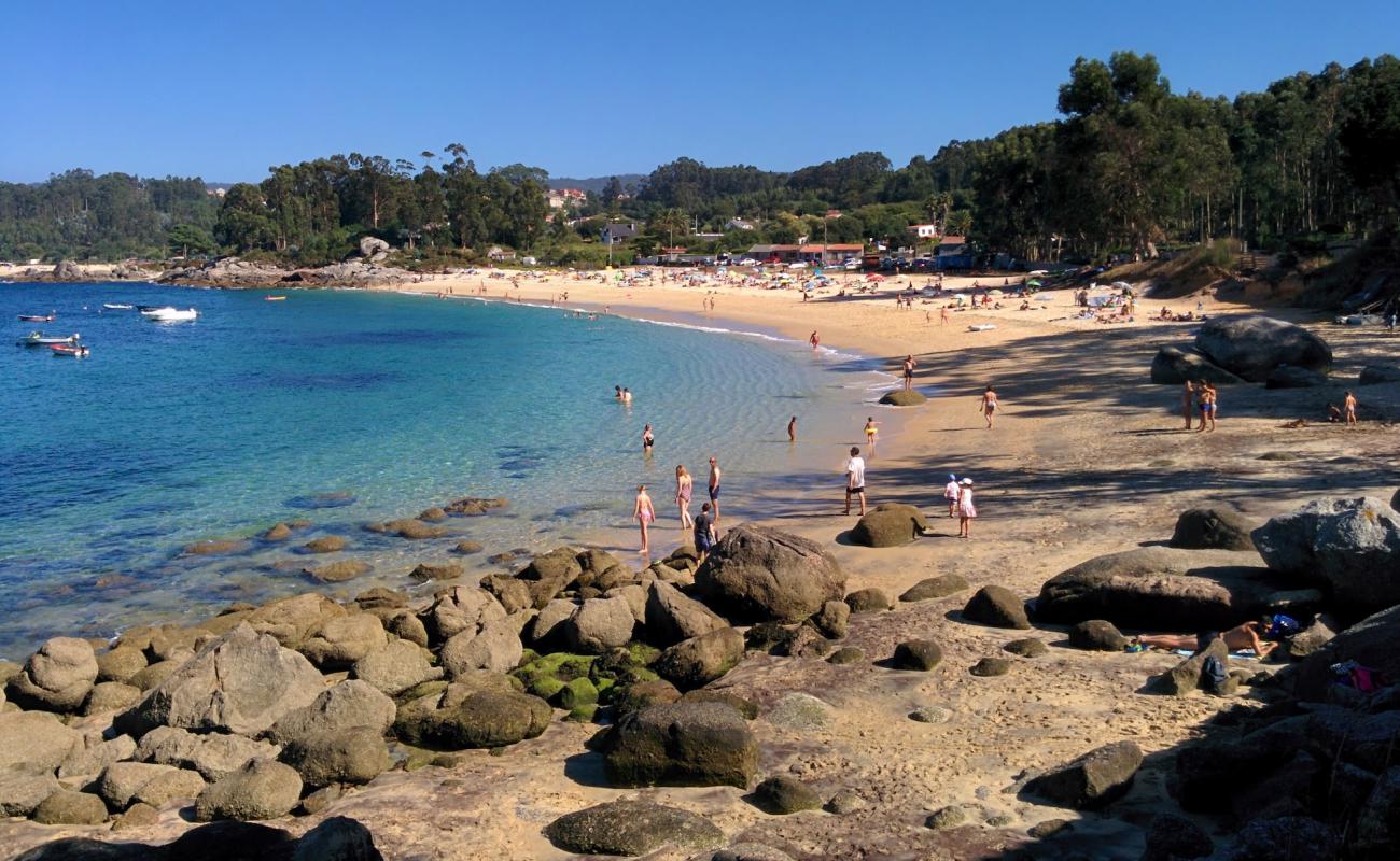 Foto af Praia Da Mourisca med lys fint sand overflade