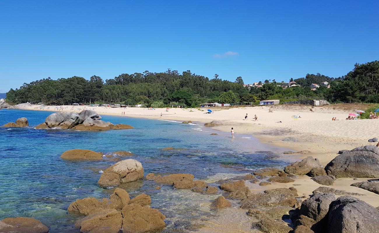 Foto af Praia de Tulla med lys fint sand overflade