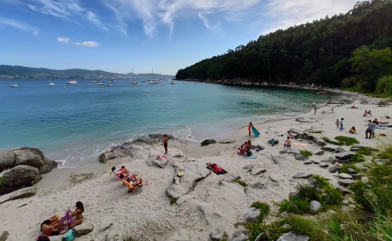 Foto af Agra beach med hvidt fint sand overflade