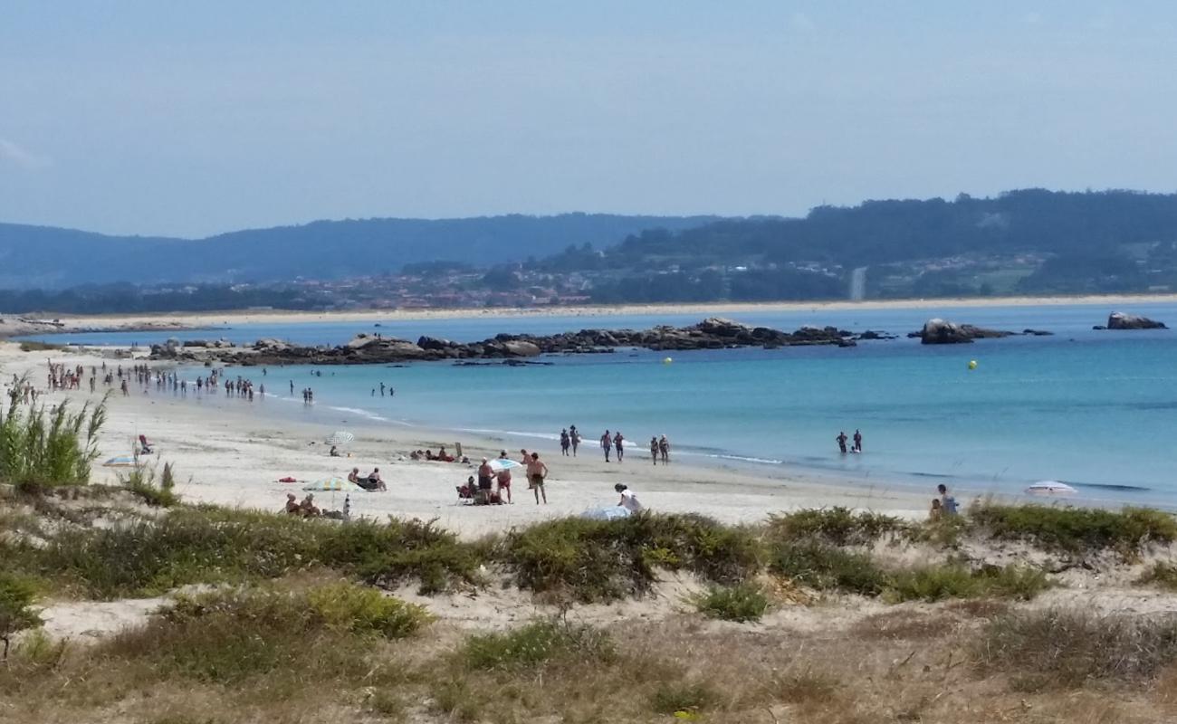 Foto af Area da Cruz beach med hvidt fint sand overflade