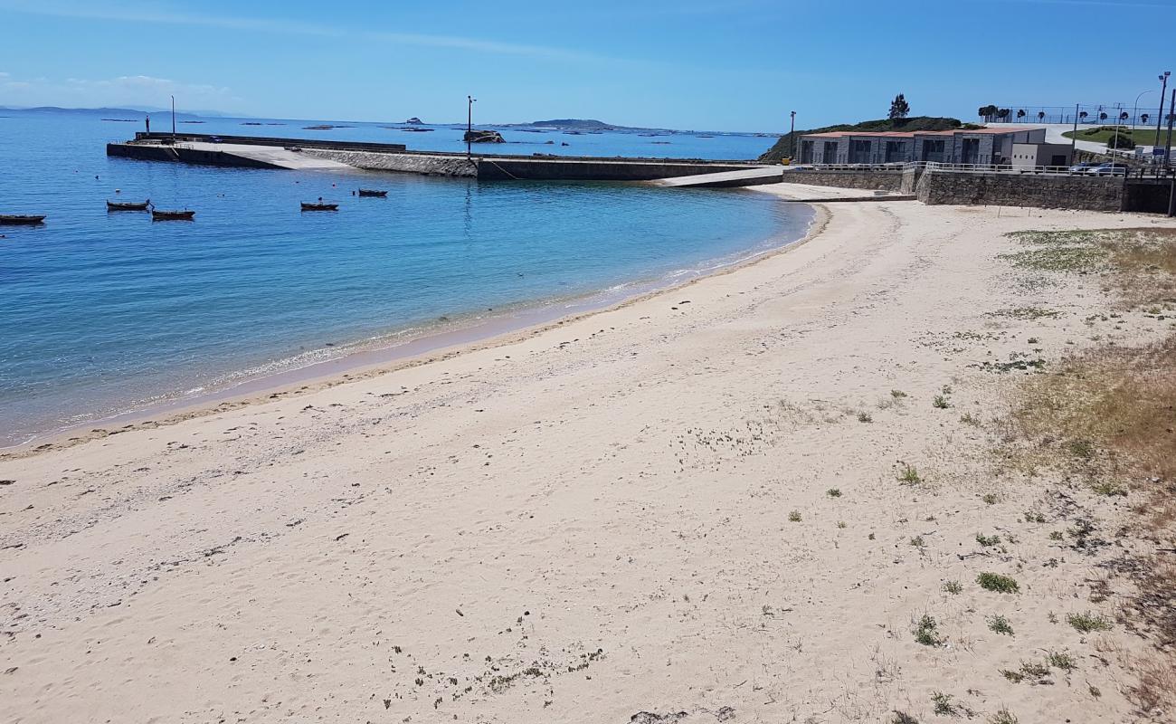 Foto af Castineiras beach med lys sand overflade