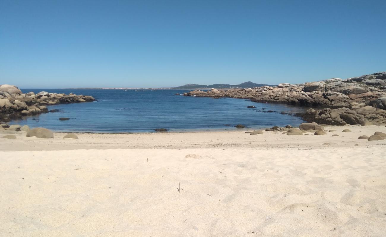 Foto af Area Basta beach med hvidt sand overflade