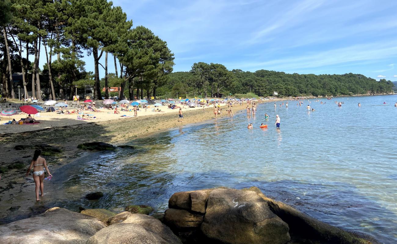 Foto af Praia de Brona med hvidt sand overflade