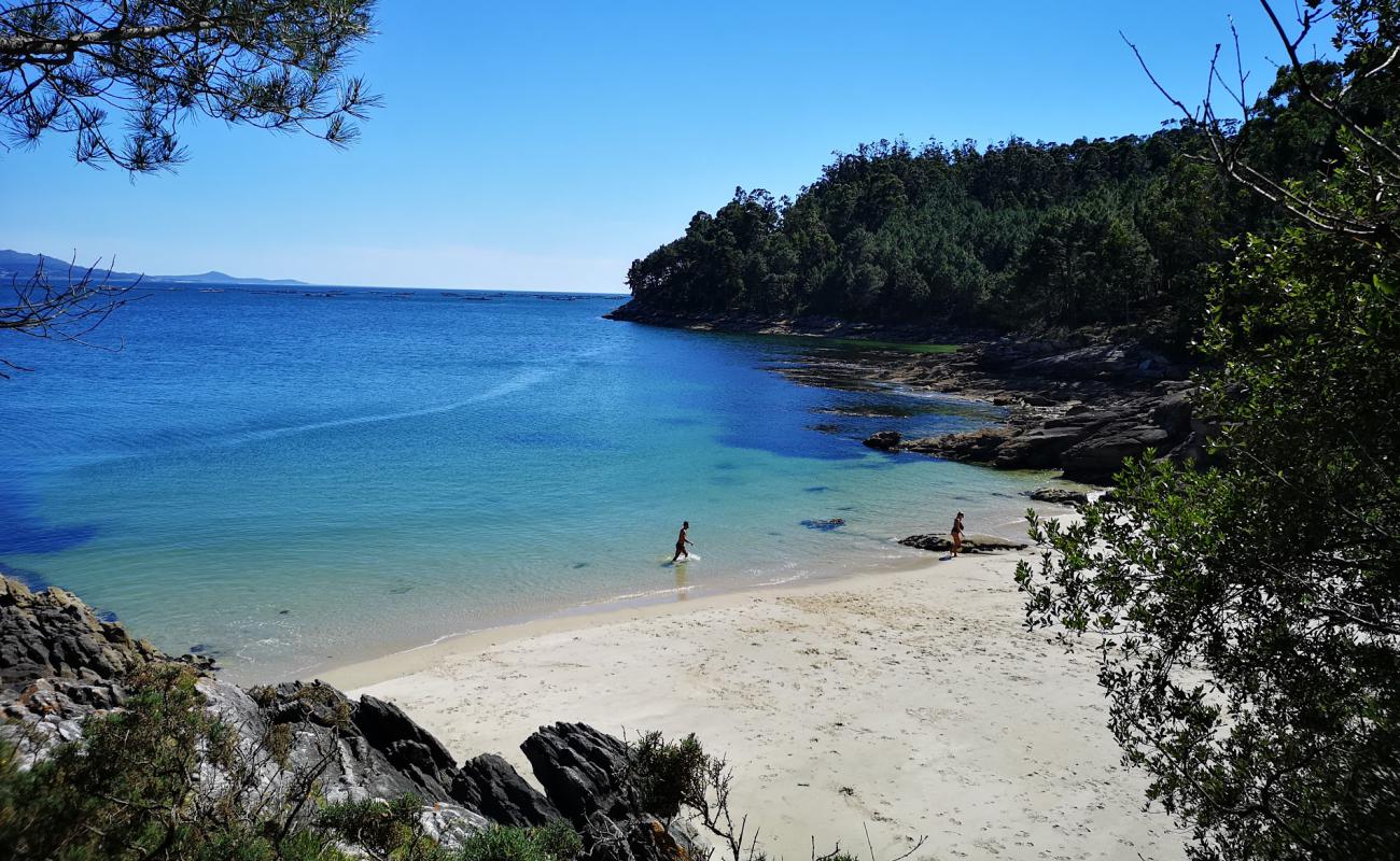 Foto af Praia de Area Triga med hvidt fint sand overflade