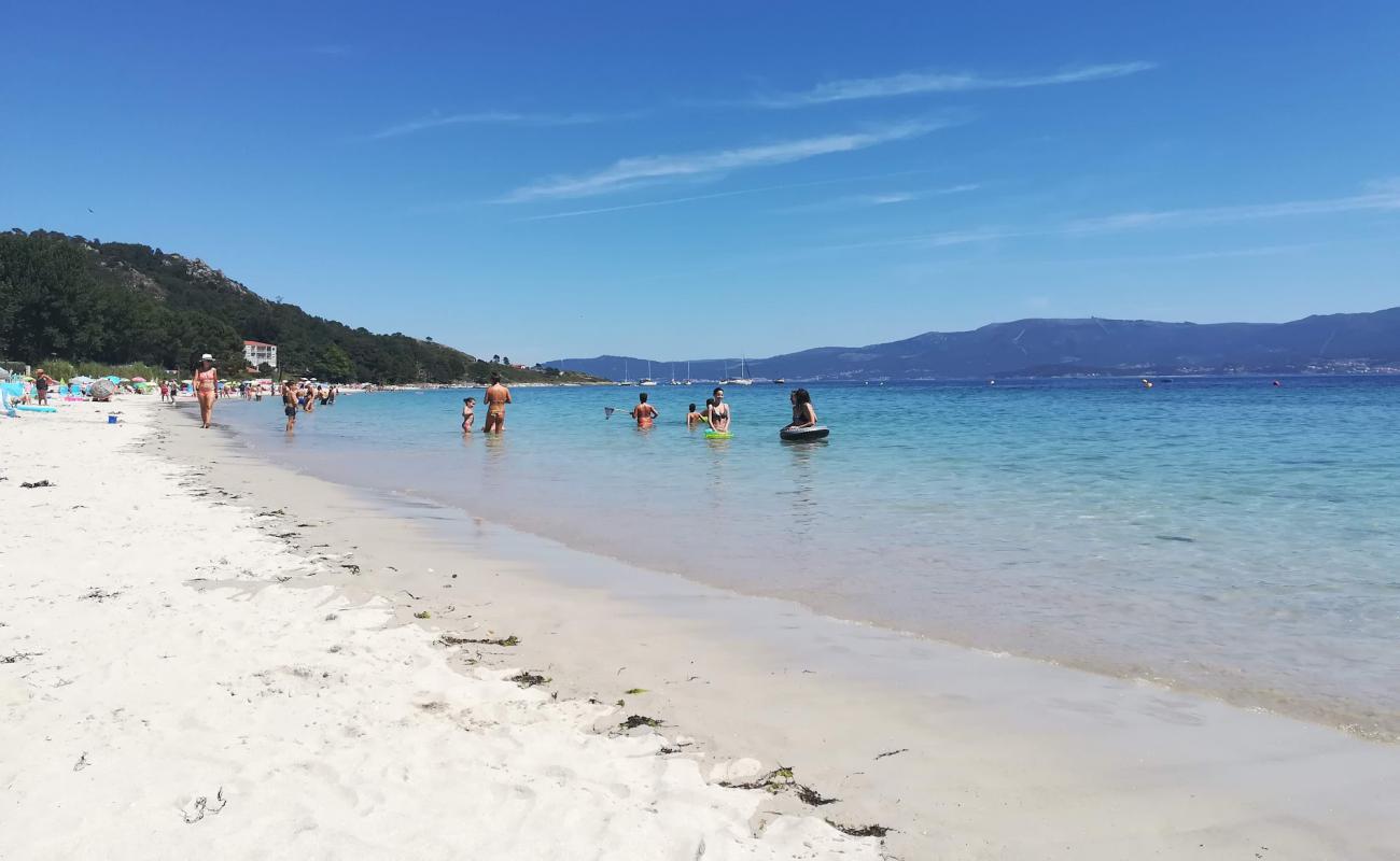 Foto af Praia de San Francisco med hvidt fint sand overflade