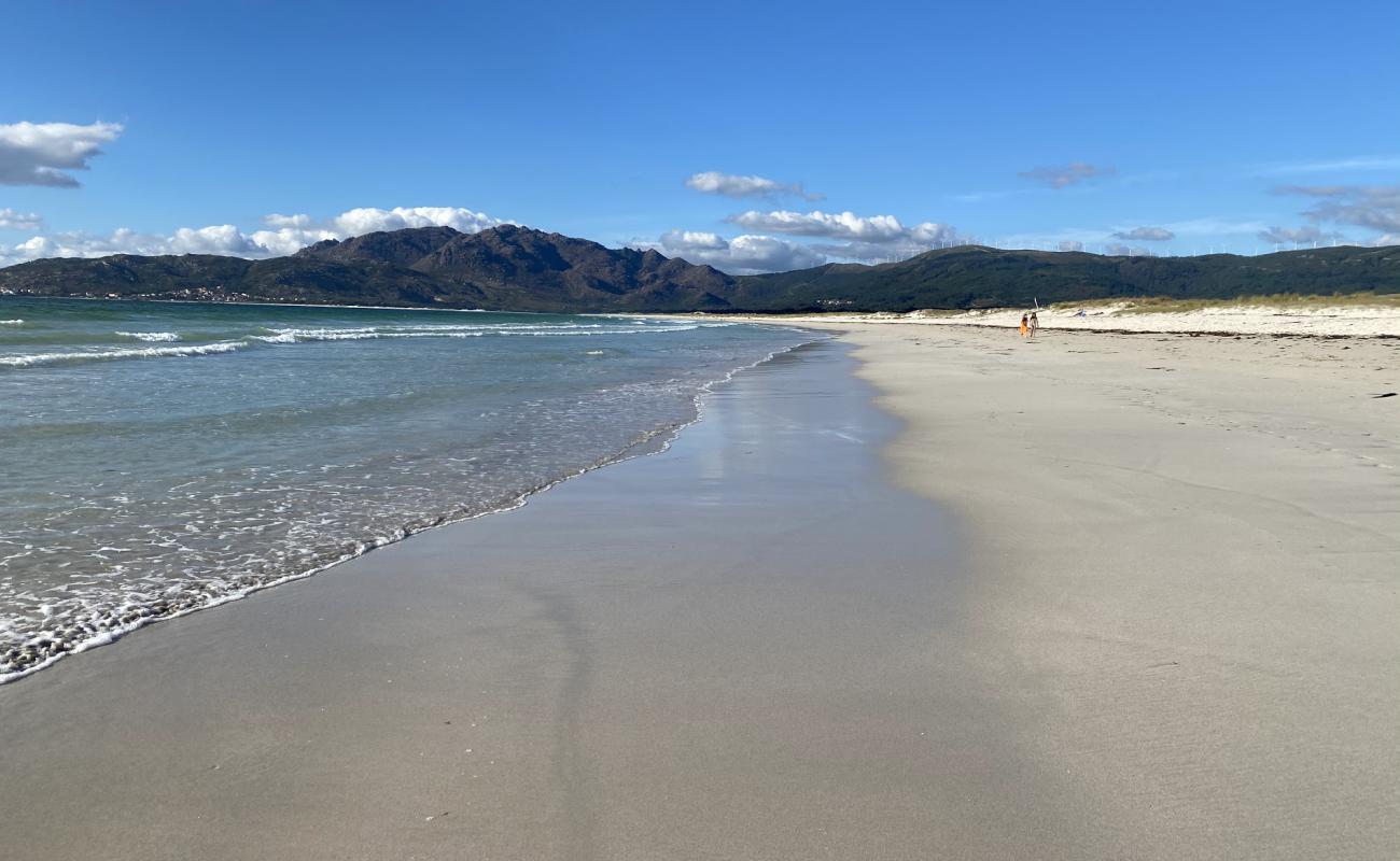 Foto af Carnota Strand med hvidt fint sand overflade