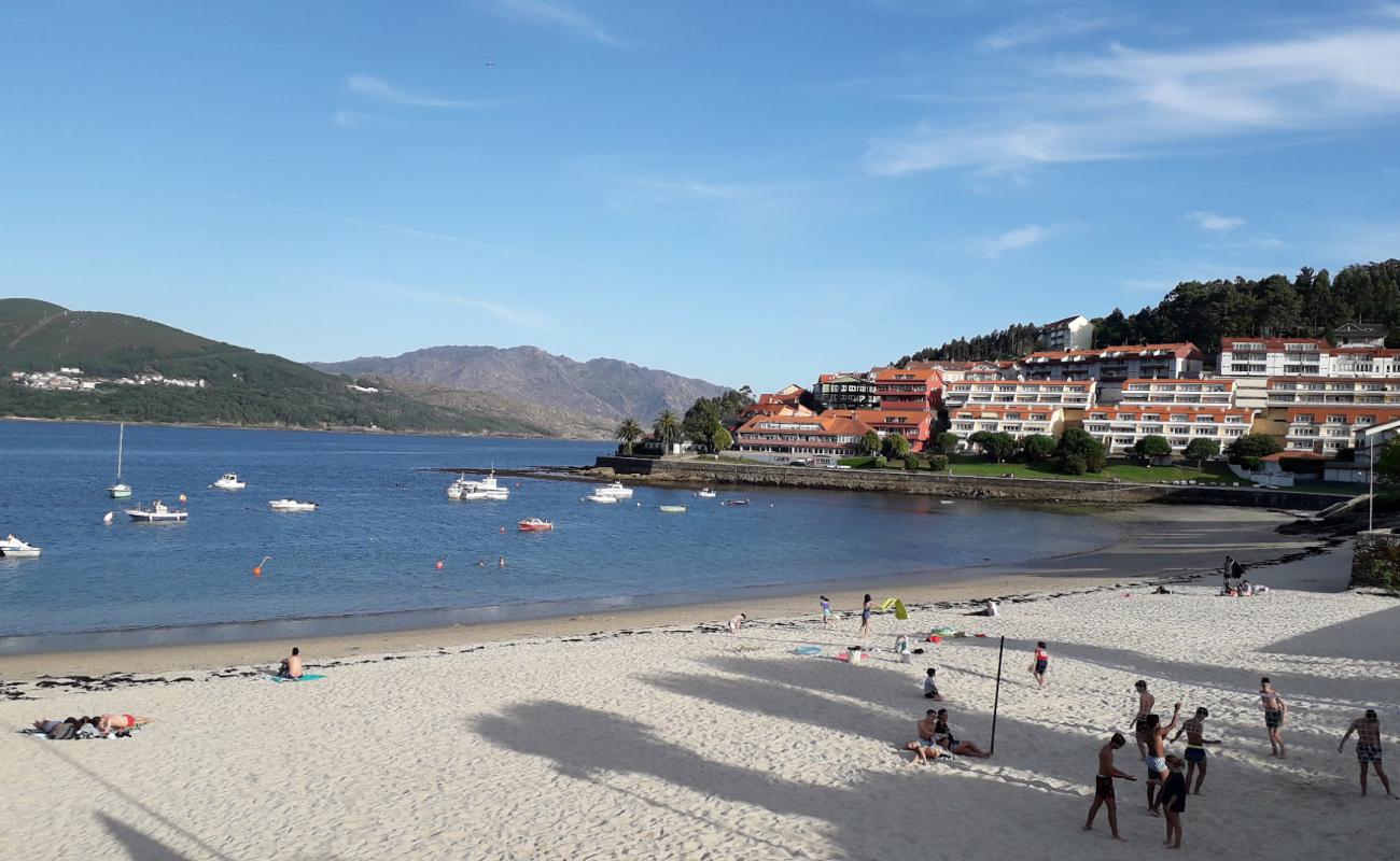 Foto af Praia de Quenxe med hvidt sand overflade