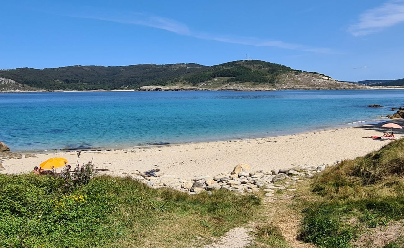 Foto af Praia das Vacas med hvidt sand overflade