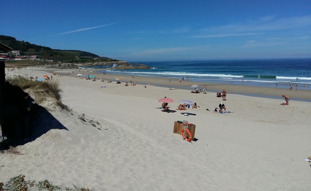 Foto af Praia de Barranan med hvidt sand overflade