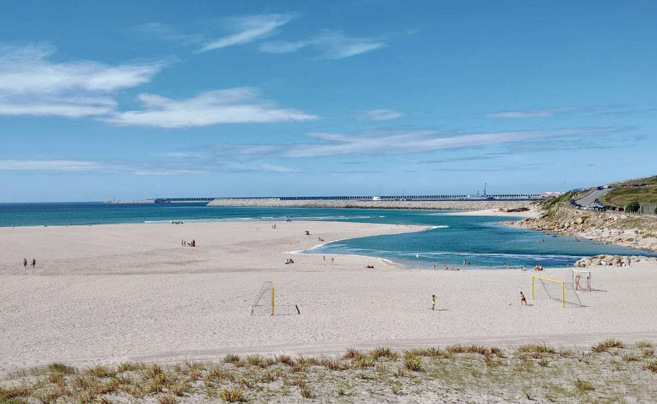 Foto af Praia de Sabon med hvidt sand overflade