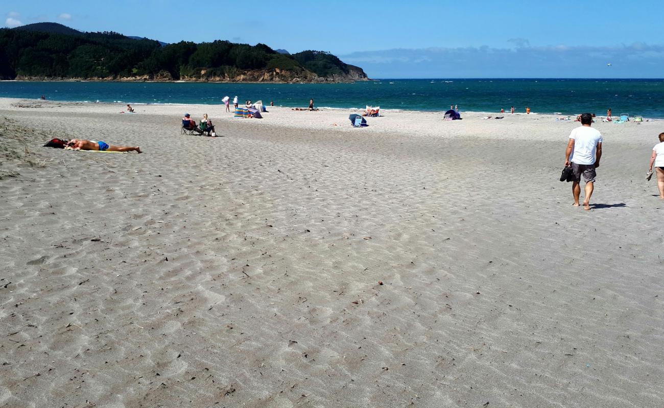 Foto af Praia de Morouzos med lys fint sand overflade