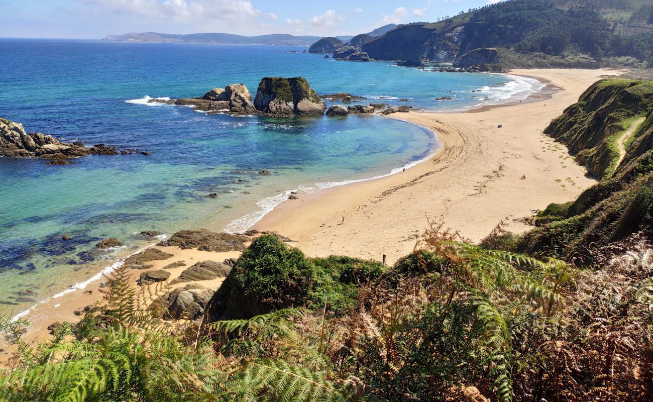 Foto af Praia de San Roman med hvidt fint sand overflade