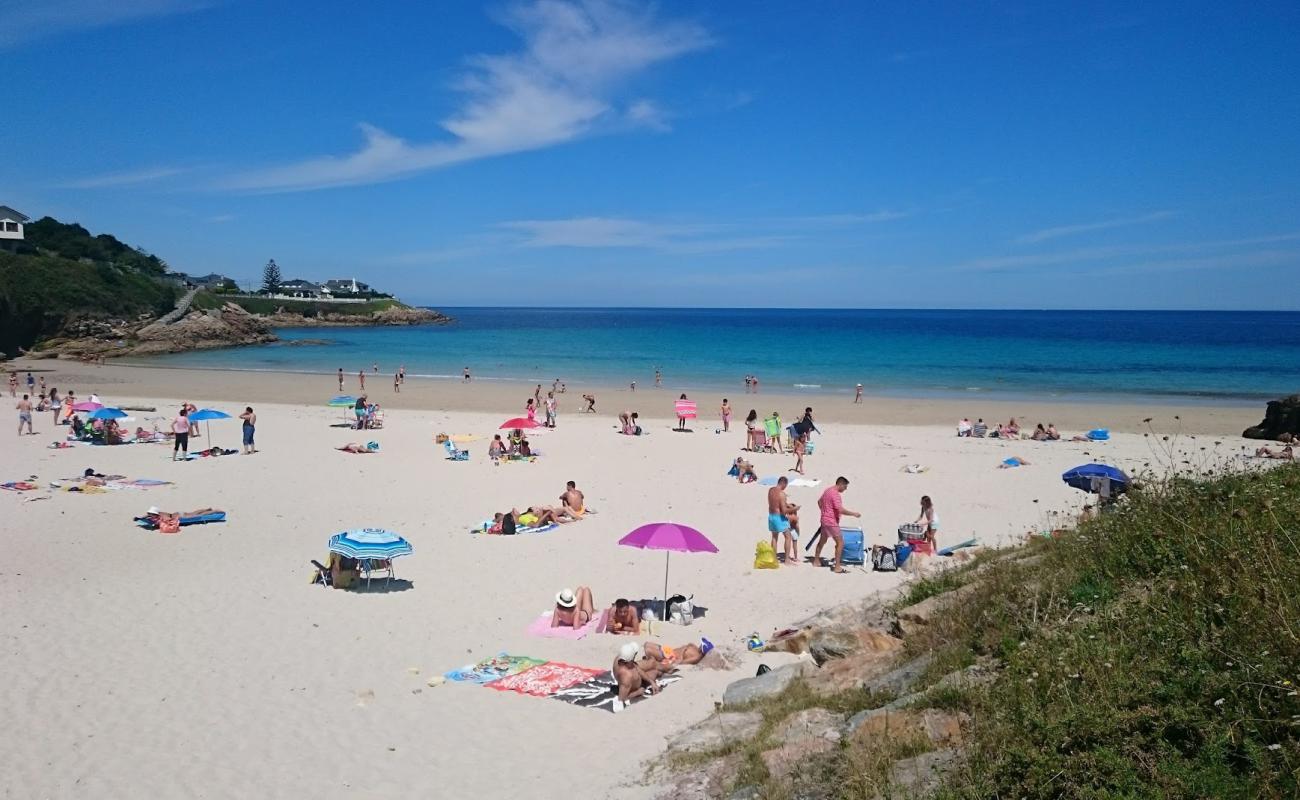 Foto af Playa de Areoura med hvidt sand overflade