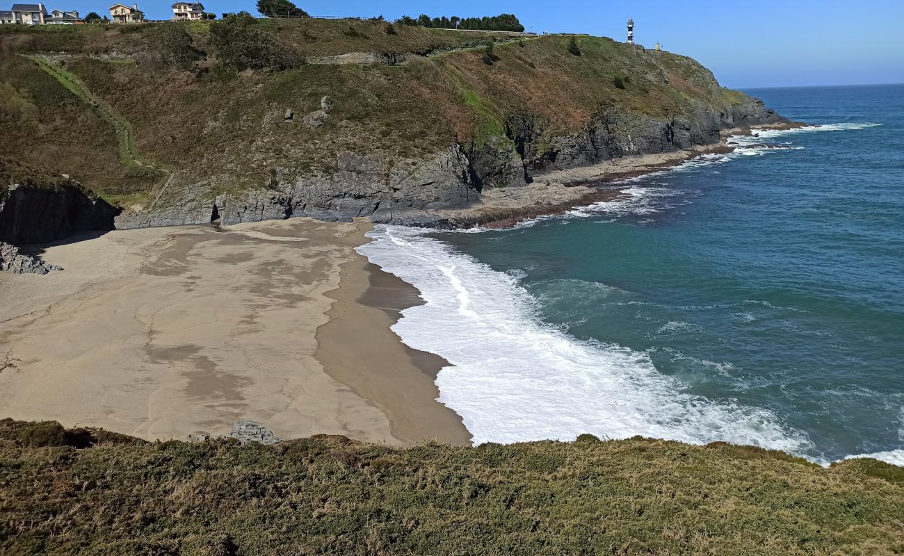 Foto af Playa de Arnielles med lys sand overflade