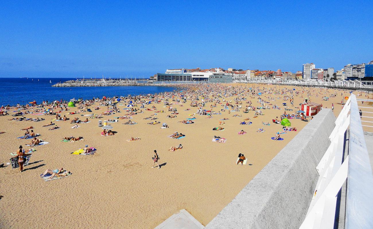 Foto af Playa de Poniente med lys fint sand overflade